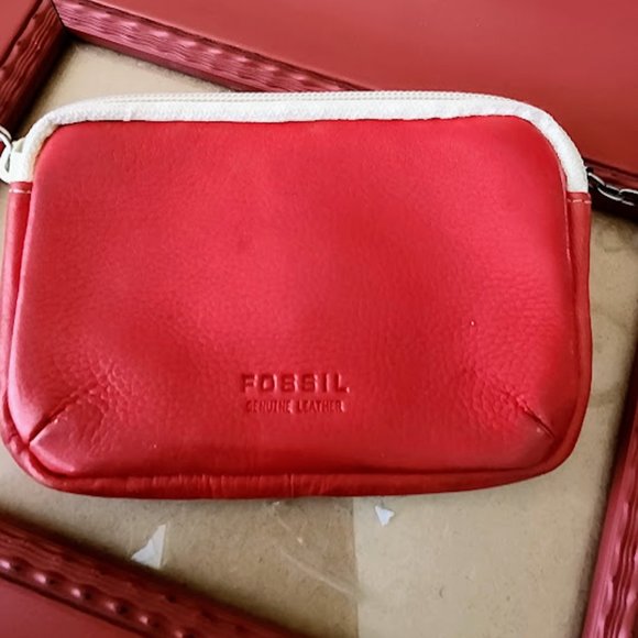Red Fossil Wallet - Picture 5 of 9